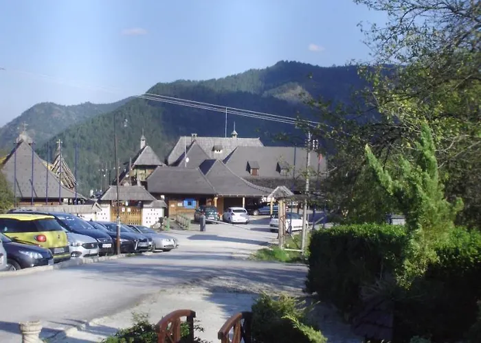 Tri Bagrema Km Daire Mokra Gora